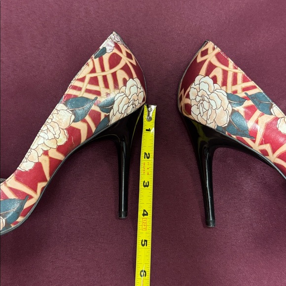 Carlos Santana Open-Toe Heels Red, Pink, Blue with Silver Buckle - Size 8 - Picture 5 of 8